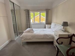 Spacious 4-Bedrooms Solihull Home ideal for Contractors