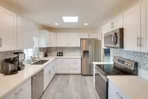 Putting Green, Pool Access Lake Havasu City Home!