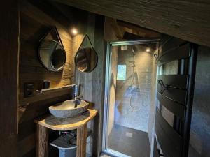 Chalets Duplex 11 pers. au centre de Crest-Voland, cheminee, ski-room, wifi, non fumeurs - FR-1-733-36 : photos des chambres