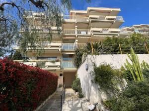 MANDELIEU 2 BEDROOMS APARTMENT with Swimming Pool