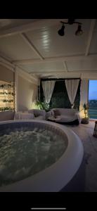 Luxury suite with Jacuzzi