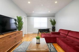 Sunny 2BR unit in Montreal
