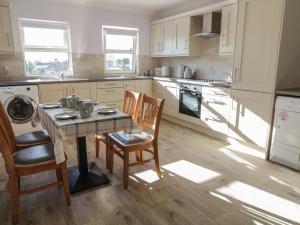 Shalom Apartment 100A