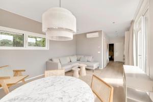 Beachvibe huisje met zandtuin vlakbij zee VP091