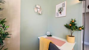 Appartements Charme & Soleil YourHostHelper : photos des chambres