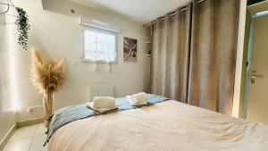 Appartements Charme & Soleil YourHostHelper : photos des chambres