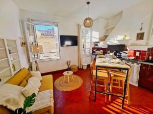 HenRi - 5 minutes de la Gare à pied - Climatisation - Wi Fi - 3-star hotels in Avignon