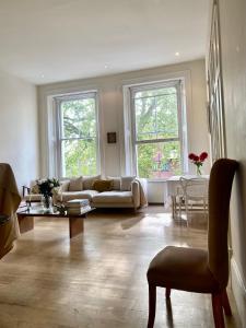 Beautiful Hyde Park Flat