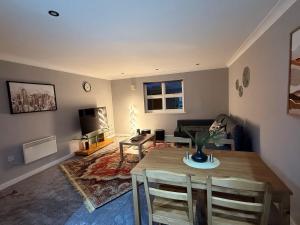 2 Bed - Sleeps 6 - Free Parking - Town Centre