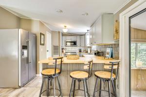 Hike, Fish and Ski Black Bear Cabin in Albany