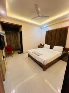 Shree 9NB Hotels, Pithampur