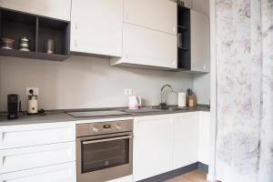 Youhosty - De Angeli Apartment