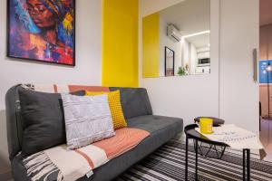 Quarto e sala no posto 6, 2 minutos a pé da praia