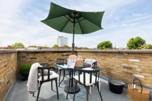 Top Floor 1BR with Balcony, Earls Court 2mins to Tube