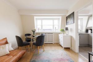 Top Floor 1BR with Balcony, Earls Court 2mins to Tube