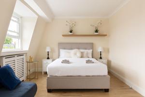 Top Floor 1BR with Balcony, Earls Court 2mins to Tube