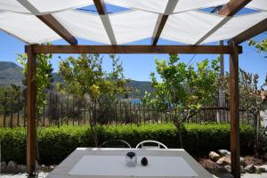 Cosy studio overlooking Porto Germeno gulf