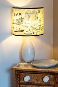 Coastguards Cottage with parking