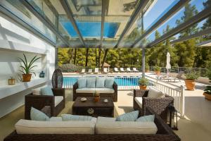 Heras Resort with Private Pool and Lush Garden