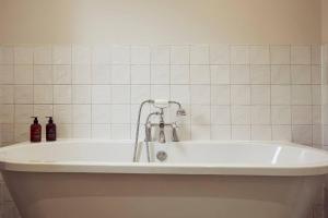 Falcons End, Luxury House