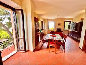 Sabina Trilo Sirolo, in centro con posto auto