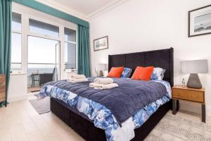 No 8 Metropole Towers, stunning sea views!