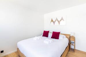 GuestReady - Sunny Chic Retreat with Balcony