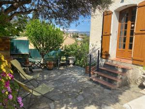 Appartements L'arche en rez de jardin de villa a Toulon : photos des chambres