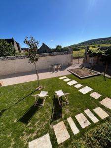 Villas Au 8 a Meursault, Magnifique maison Bourguignonne au pied des vignes, jardin, places de parking privee : photos des chambres
