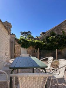 Villas Au 8 a Meursault, Magnifique maison Bourguignonne au pied des vignes, jardin, places de parking privee : photos des chambres