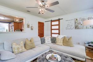 1 Mi to Dtwn Family-Friendly Brenham Bungalow!