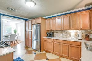 1 Mi to Dtwn Family-Friendly Brenham Bungalow!