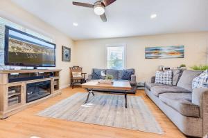 Steps to the Sound & Dog Friendly