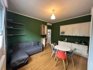 Metro Famagosta - Modern Suite Free WiFi & Parking