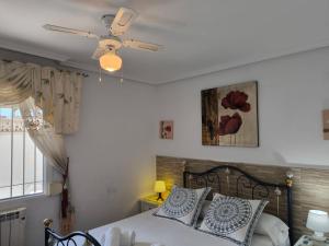 Cozy Bungalow with Private Terrace and Communal Pool in Torrevieja