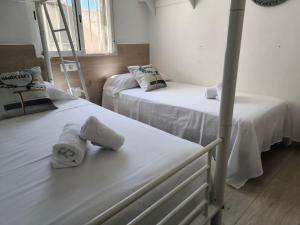 Cozy Bungalow with Private Terrace and Communal Pool in Torrevieja