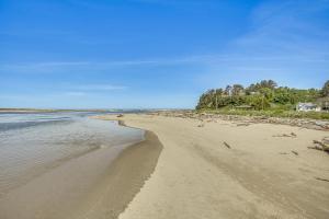 Walk to Beaches Siletz Bay Bliss Townhome