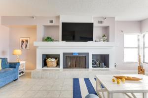 Beachfront New Smyrna Condo: 1 Mi to Flagler Ave