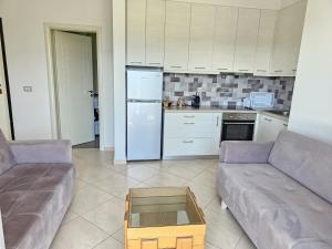 Apartment With Pool View In Rradhime