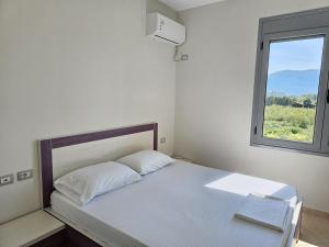 Apartment With Pool View In Rradhime