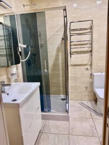 Spacious apartment by the sea