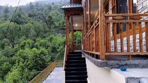 River Rockwood Tirthan