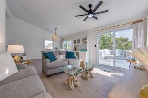 Pool with FREE HEAT Hot Tub Short Walk to Beach