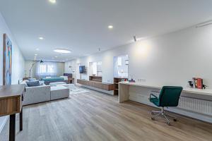 Symphony Apartment with free parking