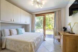 Villa Janas Luxury Villa surrounded by large park, swimming pool, parking and Wifi