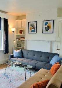 Modern 2 Bed Apartment, 8min to Stratford Station, Sleeps 6