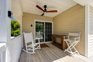 Coastal Luxury Hot Tub Fire Pit & 5Min to Beach