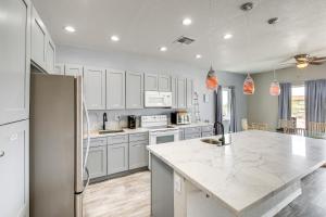 4 Mi to Casinos Mtn-View Home in Bullhead City!