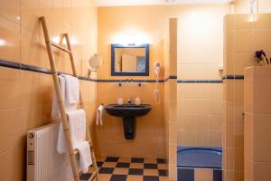 B&B / Chambres d'hotes La Dominotte : Chambre Triple Classique