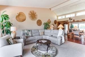 1 Mi to Shops on El Paseo Condo with Pool Access!